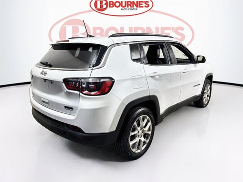 Used 2023 Jeep Compass Latitude AWD/4WD image 9