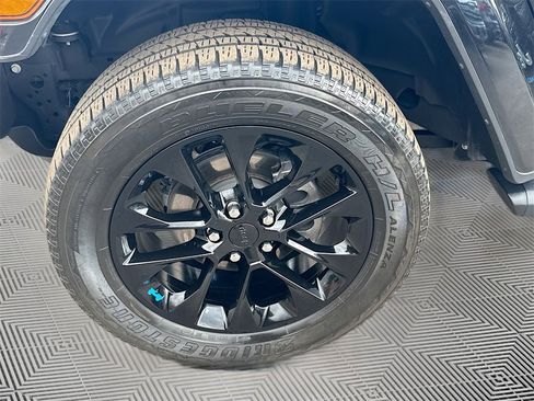 Used 2023 Jeep Wrangler Unlimited Sahara w/ Cold Weather Group image 33