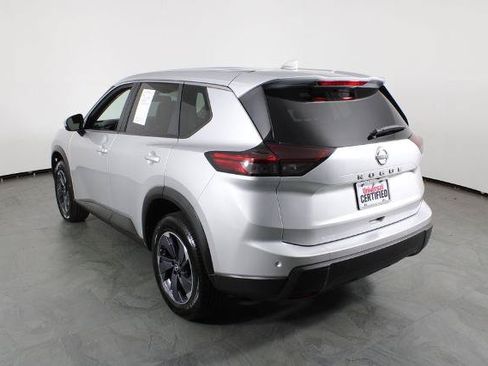 Certified 2025 Nissan Rogue SV FWD image 15