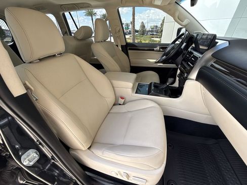 Used 2023 Lexus GX 460 Premium w/ Accessory Package image 28