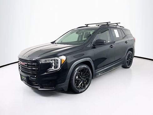 Used 2023 GMC Terrain SLE w/ Driver Convenience Package image 3