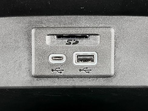 Used 2021 Chevrolet Suburban Z71 image 27