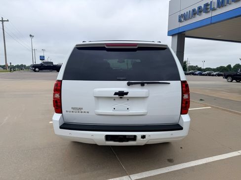 Used 2009 Chevrolet Suburban LT RWD image 9