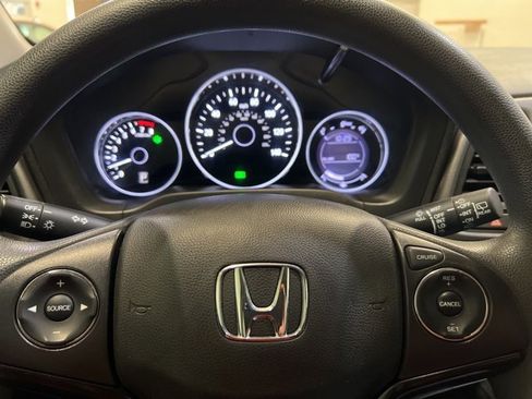 Used 2020 Honda HR-V LX image 18