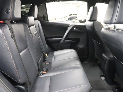 Used 2017 Toyota RAV4 SE image 17