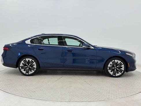 New 2026 BMW 530i RWD image 8