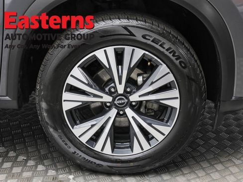 Used 2023 Nissan Rogue SV image 31