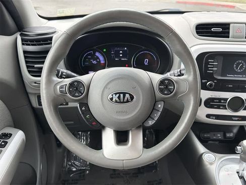 Used 2017 Kia Soul EV-e image 12