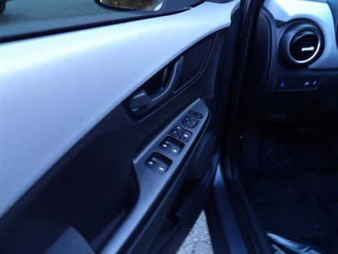 Used 2021 Hyundai Kona SE image 24