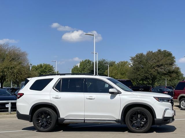 Used 2025 Honda Pilot Touring image 3