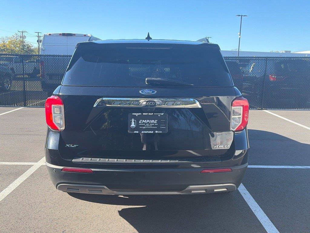 Used 2021 Ford Explorer XLT w/ Equipment Group 202A AWD/4WD image 13