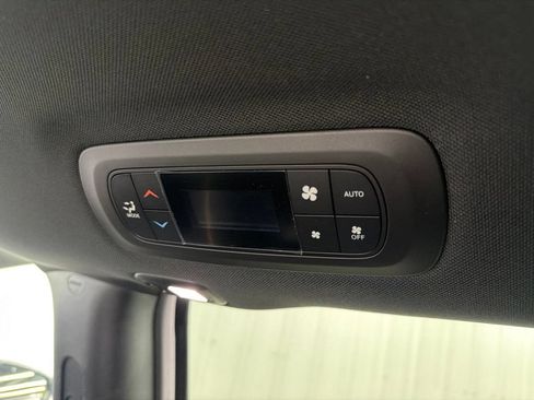 New 2027 Chrysler Pacifica Limited AWD/4WD image 18