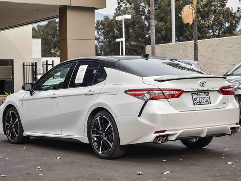 Used 2018 Toyota Camry XSE image 4