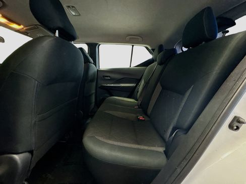 Used 2019 Nissan Kicks SV image 14