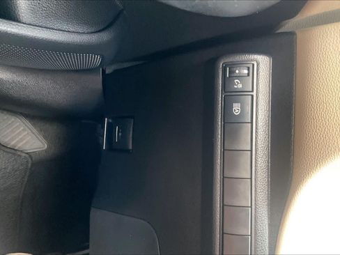 Used 2025 Toyota Corolla LE FWD image 33