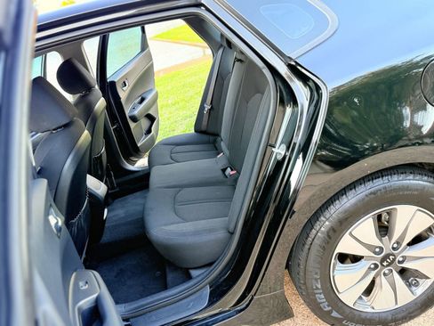 Used 2017 Kia Optima Premium image 18