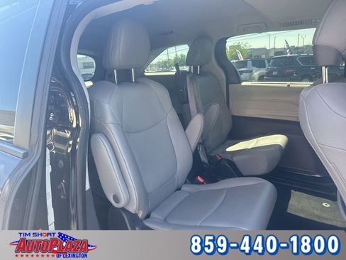 Used 2022 Toyota Sienna XLE FWD image 33
