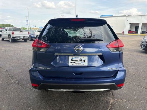 Used 2017 Nissan Rogue SV image 4