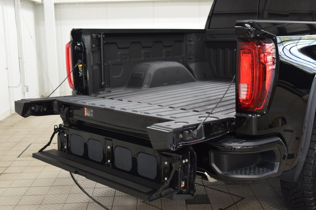 Used 2025 GMC Sierra 1500 AT4 w/ AT4 Premium Package AWD/4WD image 25