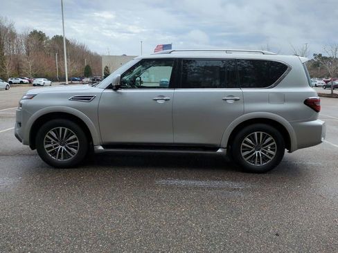Used 2024 Nissan Armada SL w/ Captain's Chairs Package image 7