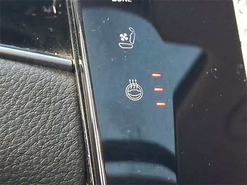 Used 2022 Jeep Wagoneer Series III w/ Premium Group I image 28