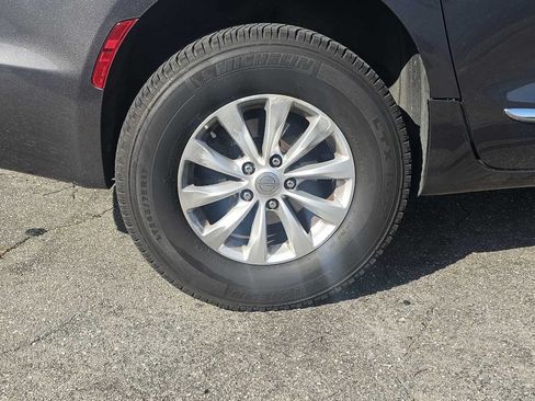 Used 2018 Chrysler Pacifica Touring-L w/ Advanced Safetytec Group FWD image 9