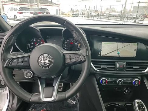Used 2023 Alfa Romeo Giulia Ti AWD/4WD image 31
