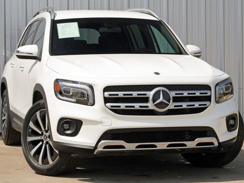 Used 2022 Mercedes-Benz GLB 250 w/ Premium Package Lite image 2