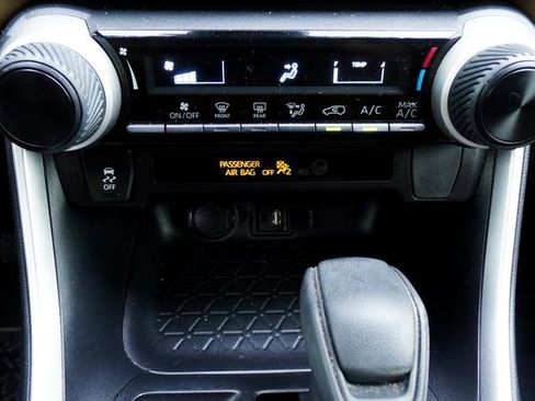 Used 2019 Toyota RAV4 LE image 28