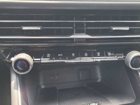 New 2025 Chevrolet Traverse LT w/ Driver Confidence Package image 22