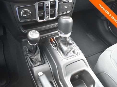 New 2025 Jeep Gladiator Sport image 21