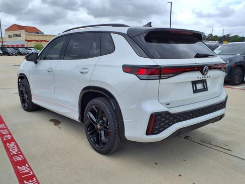 New 2026 Volkswagen Tiguan SE R-Line FWD image 2