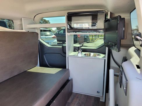 Used 2023 Ford Transit Connect XLT w/ XLT Premium Package image 15