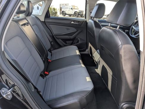 Used 2025 Volkswagen Jetta SE image 30
