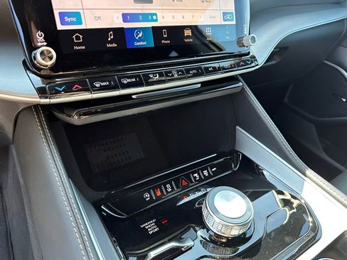 New 2026 Jeep Grand Wagoneer Limited AWD/4WD image 40