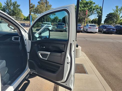 Used 2024 Nissan Titan SV w/ SV Convenience Package RWD image 16