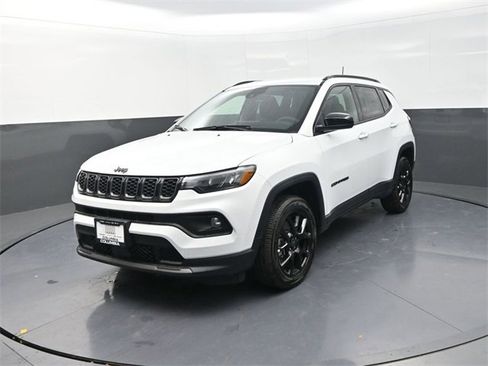 New 2026 Jeep Compass Latitude image 3