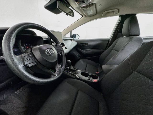 Used 2025 Toyota Corolla LE FWD image 18