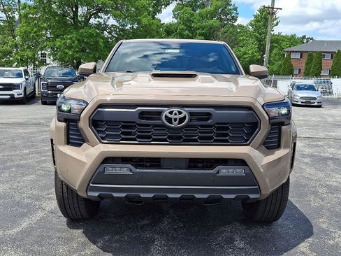 Used 2026 Toyota Tacoma TRD Sport w/ TRD Sport Upgrade Package AWD/4WD image 2
