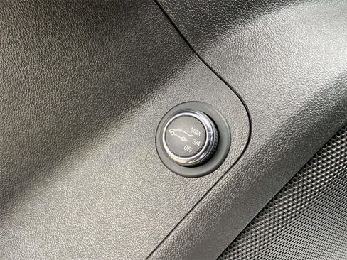 Used 2017 GMC Acadia SLT image 16