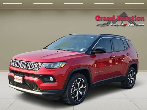 Used 2025 Jeep Compass Limited AWD/4WD image 3
