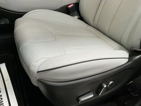 Certified 2025 Hyundai Palisade SEL AWD/4WD image 26