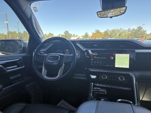 Used 2025 GMC Sierra 1500 Denali AWD/4WD image 3