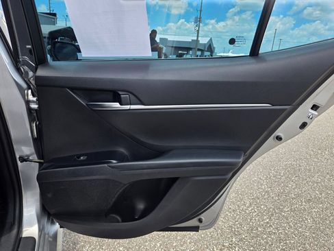 Used 2020 Toyota Camry LE FWD image 39