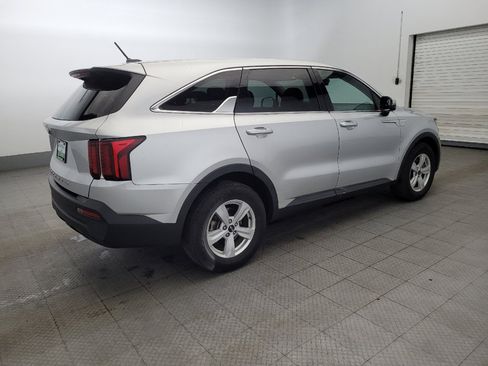 Used 2021 Kia Sorento LX image 10