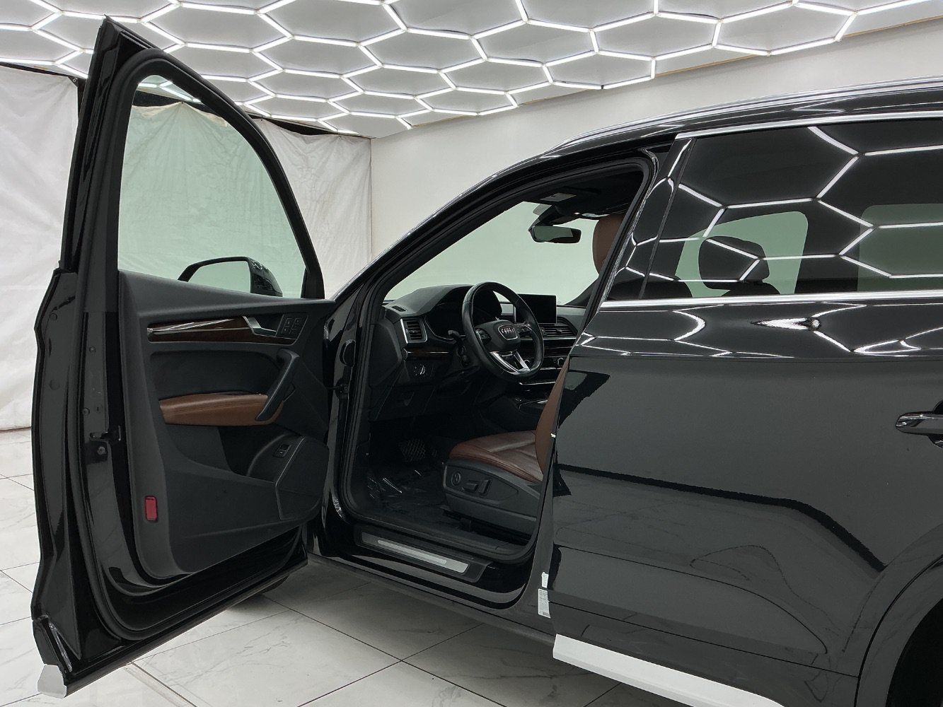 Used 2020 Audi Q5 2.0T Premium Plus w/ Premium Plus Package AWD/4WD image 16