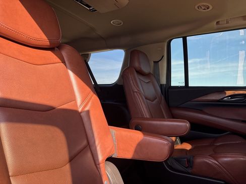 Used 2019 Cadillac Escalade ESV Luxury image 24