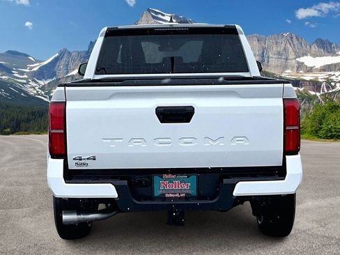 Used 2025 Toyota Tacoma SR5 image 4