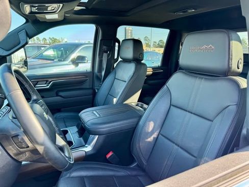 Used 2024 Chevrolet Silverado 2500 High Country w/ Technology Package AWD/4WD image 9