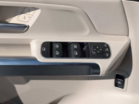 New 2026 Mercedes-Benz GLB 250 4MATIC image 11